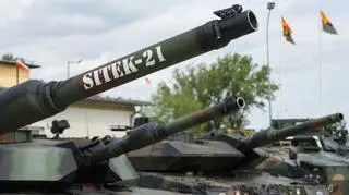 Czołg M1A1 Abrams "Sitek-21" prezentowany podczas uroczystości upamiętniających pierwszą rocznicę śmierci sierż. Mateusza Sitka