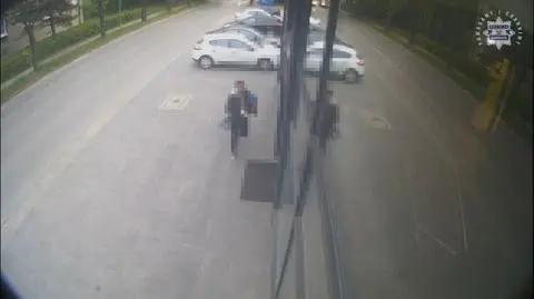 Policjanci pomogli dziecku, które zakrztusiło się lizakiem