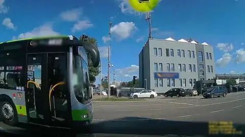 Tak kierowca autobusu miejskiego złamał przepisy. Wszystko się nagrało