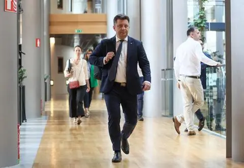 W PiS dyscyplinarka za chwalenie SAFE. "Były pielgrzymki, żeby zawiesić Dworczyka"