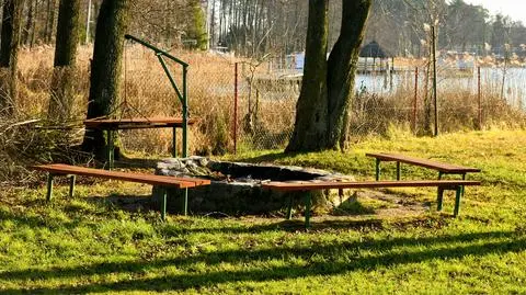 Jezioro, ognisko, grill