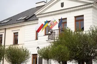Na urzędzie wisi już nowa flaga