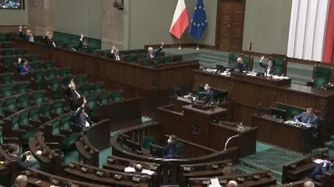 Sejm odrzucił pierwszą poprawkę. Głosowało 370 posłów. Za było 151, przeciw 214
