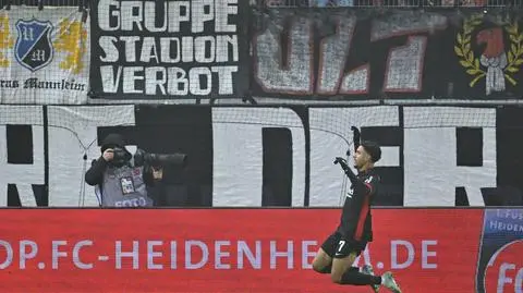 W Niemczech pogoń za prowadzącymi Bayernem i Kane'em