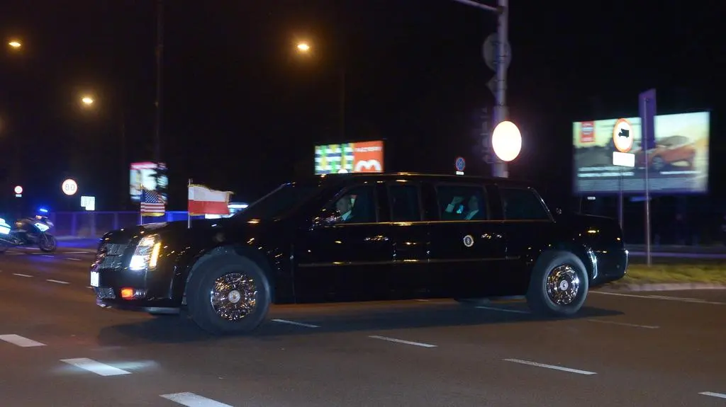 Prezydencka kolumna wjeżdża do hotelu Marriott