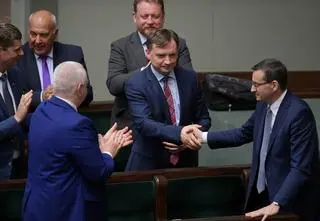 Czy Ziobro stawi się na przesłuchanie? "Próbuje coś kombinować"