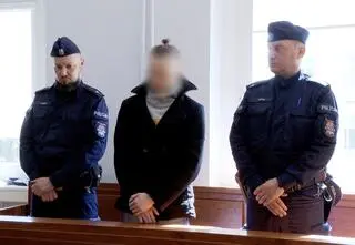 Bawił się i pomagał w nauce, potem krzywdził. Usłyszał wyrok