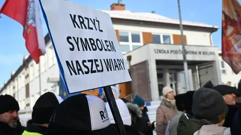 Protest przed szkołą w Kielnie