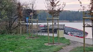 Spalony pomost na Jeziorze Strzeszyńskim w Poznaniu