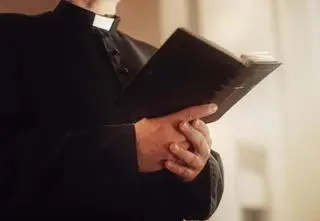 Ksiądz oskarżony o skrzywdzenie dziewięciorga dzieci