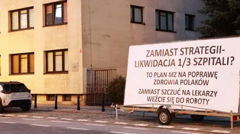 Baner postawiony na ulicy Miodowej przez NRL