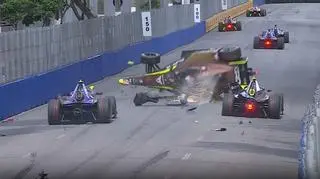 "O rany, co on zrobił?". Latający bolid i ogień na torze