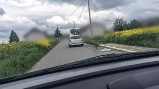 Kierowca renault stwarzał niebezpieczeństwo na drodze