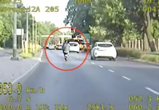 Jechał hulajnogą z prędkością 55 kilometrów na godzinę
