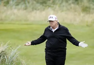Trump zabiera głos w sprawie Epsteina. Mówi o "podkradaniu ludzi"