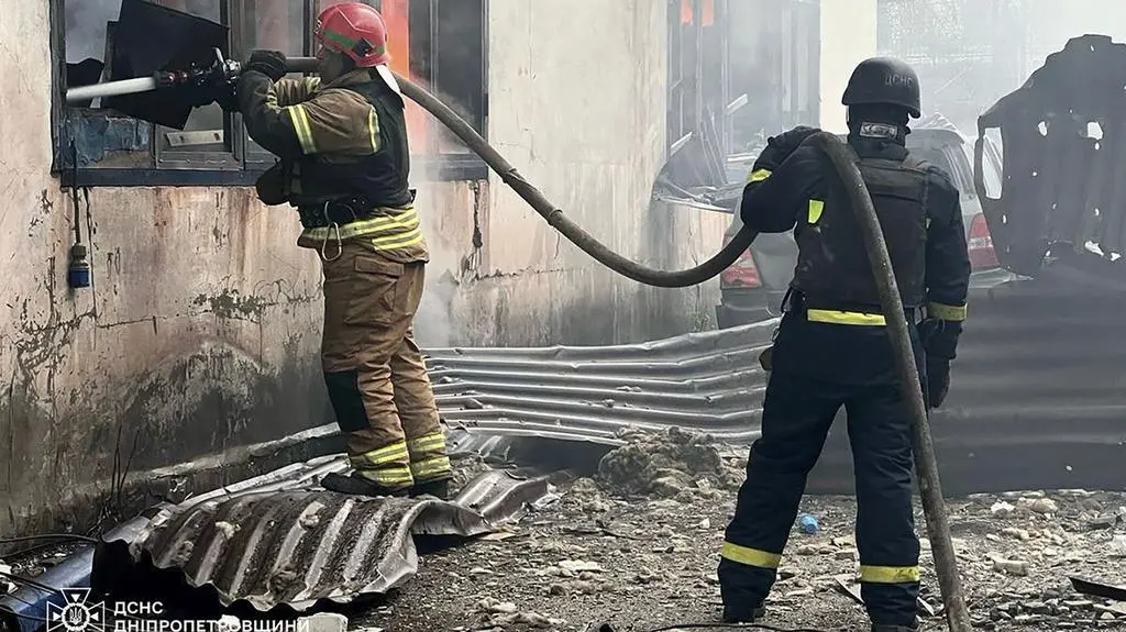 Skutki środowego rosyjskiego ataku na Krzywy Róg w środkowej części Ukrainy