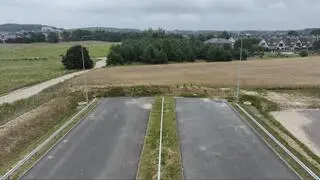Zjazd z obwodnicy prowadzi w pole