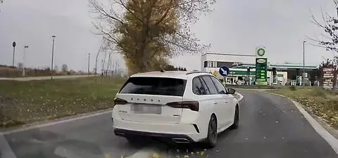 Uciekał przed policjantami, w aucie była jego 7-letnia córka. Usłyszał zarzuty 