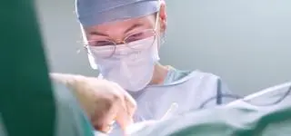 Usłyszała: pani mnie będzie operować?