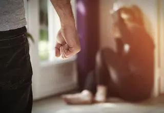 Dziewięć dni siłą przetrzymywał kobietę w pustostanie