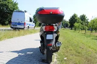 Pijana matka wiozła na skuterze czterolatka