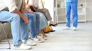 Tryb pilny? Za 10 miesięcy. Polscy pacjenci tracą czas i zdrowie w kolejkach