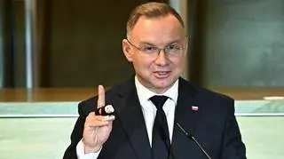 Andrzej Duda z opatrunkiem na palcu (zdjęcie z listopada)