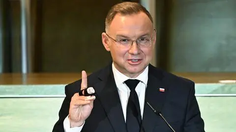 Andrzej Duda z opatrunkiem na palcu