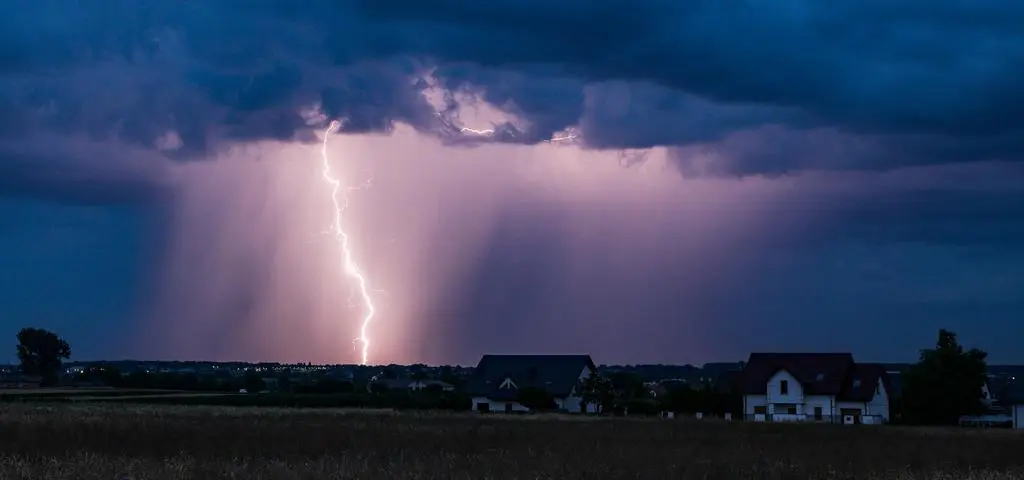 Nadchodzą dynamiczne zjawiska. Burze przetoczą się nad krajem