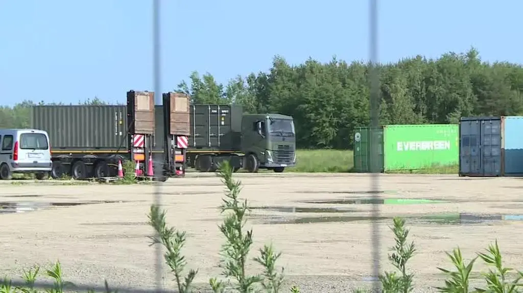 Broń i amunicja były przechowywane w hangarze na lotnisku aeroklubu w Laszkach