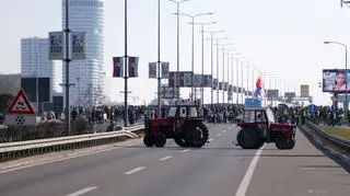 Antyrządowy protest studentów na moście Gazela w Belgradzie