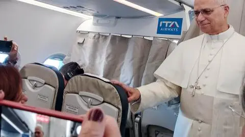 Papież Leon XIV w samolocie z Rzymu do Ankary, 27 listopada 2025