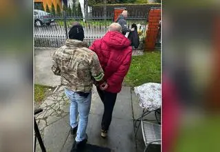 Mówił, że pracuje jako kurier odbierający pieniądze za wózki