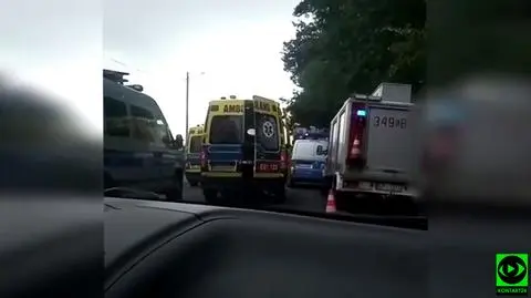 Autobus uderzył w przydrożny budynek. Nie żyje kierowca, ośmioro rannych pasażerów