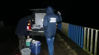 Zanieczyszczona rzeka Słudwia koło Łowicza