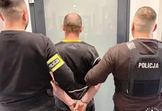 Ranny pies leżał w kontenerze. Zatrzymali 41-latka