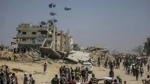Strefa Gazy. Zrzut pomocy humanitarnej samolotami z Jordanii i Zjednoczonych Emiratów Arabskich