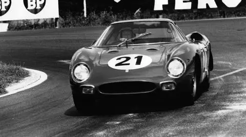 Ferrari sprzedane za prawie 35 milionów euro