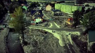 Słyszą, że są głupi, że niczego się nie nauczyli. Jak wygląda ich życie rok od "wtedy"?