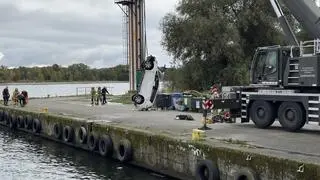 Zakończono akcję wydobycia samochodu z kanału Świny