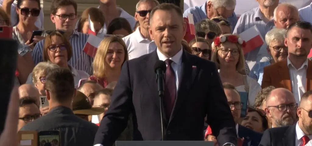 "Ta energia wypełnia moje serce". Prezydent podpisał pierwszy projekt 