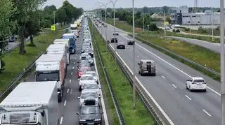 Zderzenie trzech samochodów na S8