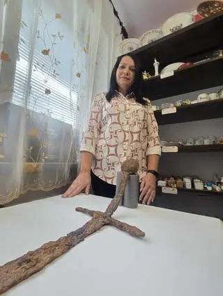 Średniowieczny miecz odkryty w lesie pod Iławą