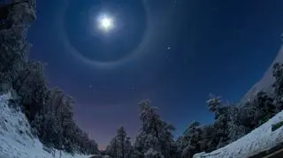 "A Quadruple Lunar Halo", autor: Dani Caxete (Hiszpania), wyróżnienie w kategorii "Earth and Space"