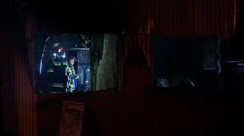 Dwie osoby nie żyją, kilkanaście zostało ewakuowanych. Nocny pożar w Kleosinie