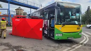 Hulajnogą uderzył w autobus, nie żyje 13-latek