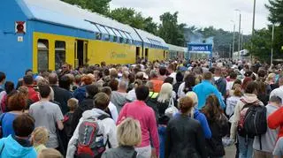 Lipiec 2013 roku. Stacja Władysławowo. Kierunek? Hel. Pociąg na tej trasie od lat przyciąga turystów