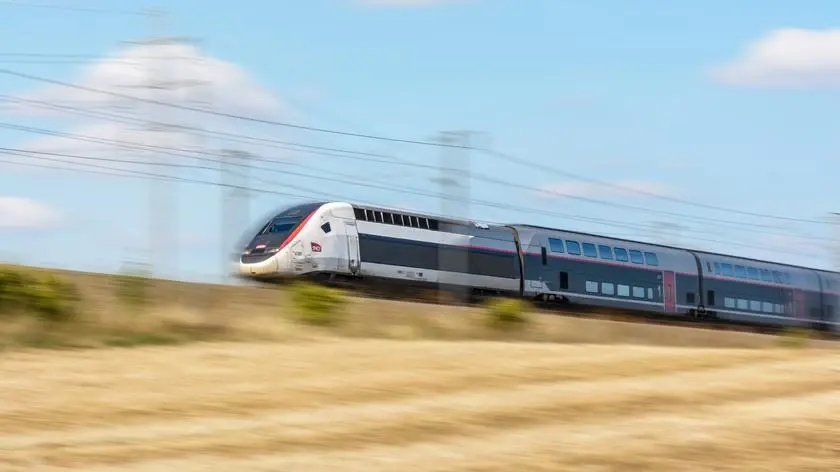 Polak przejechał 500 kilometrów trzymając się superszybkiego pociągu