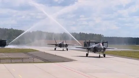 Witają F-35 w Łasku. Oglądaj TVN24