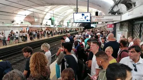 Chaos i bitwa między bandami kieszonkowców. Akcja policji